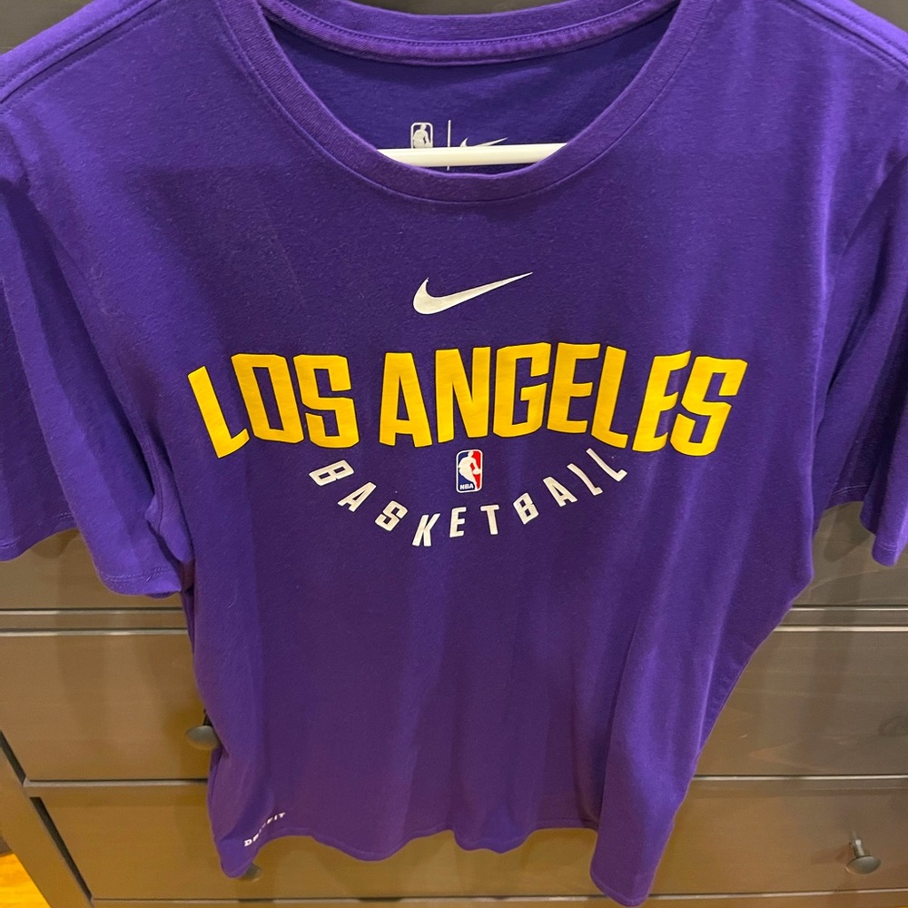 Men’s Nike Lakers t-shirt